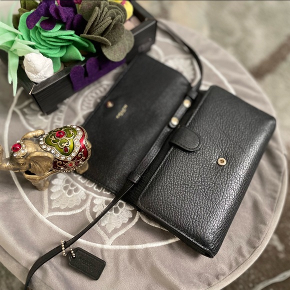 Coach Wristlet Wallet / Smartphone Crossbody - Picture 4 of 14